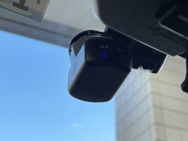 日産 エクストレイル G e－4ORCE 岡山県 2023(令5)年 10.4万km ブリリアントホワイトパール/スーパーブラック 2トーン 登録時走行距離103618km/置くだけ充電/プロパイロット/e-pedal/プロパイロットパーキング/純正ナビ/(AM/FM/TV/BT/AppleCarPlay)/全方位カメラ/ビルトインETC/ドライブレコーダー/電動リアゲート/寒冷地仕様/ステアリングヒーター/D+N席シートヒーター/D+N席パワーシート/D席シートメモリ/スマートキー/スペアキー/純正１９インチアルミホイール