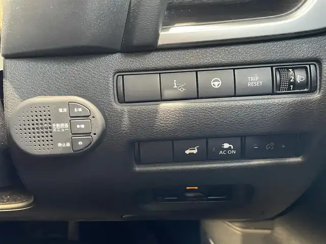 日産 エクストレイル G e－4ORCE 岡山県 2023(令5)年 10.4万km ブリリアントホワイトパール/スーパーブラック 2トーン 登録時走行距離103618km/置くだけ充電/プロパイロット/e-pedal/プロパイロットパーキング/純正ナビ/(AM/FM/TV/BT/AppleCarPlay)/全方位カメラ/ビルトインETC/ドライブレコーダー/電動リアゲート/寒冷地仕様/ステアリングヒーター/D+N席シートヒーター/D+N席パワーシート/D席シートメモリ/スマートキー/スペアキー/純正１９インチアルミホイール