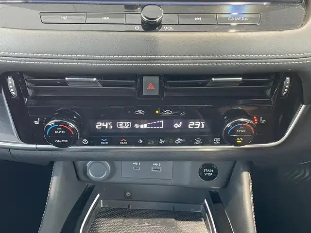 日産 エクストレイル G e－4ORCE 岡山県 2023(令5)年 10.4万km ブリリアントホワイトパール/スーパーブラック 2トーン 登録時走行距離103618km/置くだけ充電/プロパイロット/e-pedal/プロパイロットパーキング/純正ナビ/(AM/FM/TV/BT/AppleCarPlay)/全方位カメラ/ビルトインETC/ドライブレコーダー/電動リアゲート/寒冷地仕様/ステアリングヒーター/D+N席シートヒーター/D+N席パワーシート/D席シートメモリ/スマートキー/スペアキー/純正１９インチアルミホイール