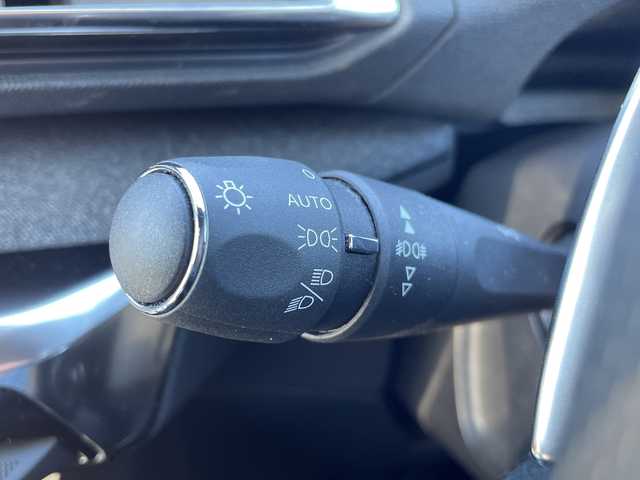 プジョー ３００８ GT ブルー HDi 東京都 2021(令3)年 2.5万km 青 ガラスサンルーフ/ハーフレザーシート/電動パワーシート/シートヒーター/純正LEDヘッドライト/純正18インチアルミホイール/オートテールゲート/パドルシフト/バックモニター/ブラインドスポットモニター/レーンキープアシスト/アダプティブクルーズコントロール/衝突被害軽減ブレーキ/ステアリングスイッチ/フルオートエアコン/サイドエアバック/カーテンエアバック/スマートキー/プッシュスタート