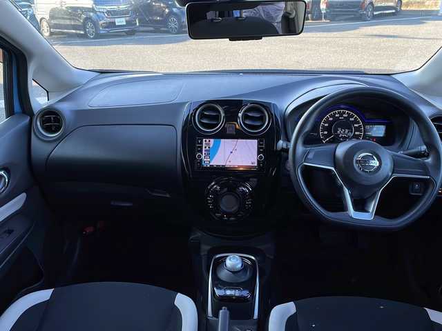 日産 ノート e－パワー X 新潟県 2016(平28)年 5.4万km ソニックブルー 純正ナビ/(Bluetooth/AM/FM)/フルセグTV/衝突軽減システム/スタッドレスタイヤ/アラウンドビューモニター/バックカメラ/ドアイブレコーダー/横滑り防止装置　/レーンキープアシスト/プッシュスタート