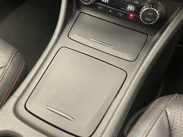 メルセデス・ベンツ Ａ１８０ ブルーエフィシェンシー 岡山県 2013(平25)年 6.4万km 白 エクスクルーシブパッケージ　/シートヒーター　/レザーシート　/クライメイトコントロール　/コンビニエンスオープン　/リバースポジション　/クルコン　/バックカメラ　/純正ナビ　/Ｂｌｕｅｔｏｏｔｈ