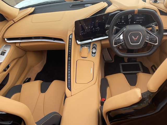 シボレー シボレー コルベット コンバーチブル 鳥取県 2022(令4)年 0.3万km パールⅡ 法人ワンオーナー/ヤナセディーラー車/７０th記念モデル/スマートキーx2個/記録簿R7/11R6/12R5/12/リトラクタブルハードトップ/BOSE14スピーカーサウンド/コンペディションタンレザーシート/アルカンターラインテリアトリムルーフ/フロントリフター/ブレンボレッドキャリパー/5スポーク鍛造AW（F19R20)/パイロットスポーツ４S/カーボンフラッシュリアスポイラー・ミラー/クウォッドエキゾースト（バルブ切替）/カラーヘッドアップディスプレイ/12インチディスプレイナビ/フルセグ・Bluetooth/フロント・リアカメラ/ワイヤレス充電/シートヒーターベンチレーション/8ウェイパワーシート/ステアリングヒーター/社外GPSレーダー/社外360ドライブレコーダー/プリクラッシュセーフティ/ブラインドスポット/レーンデパーチャー/リアソナー/オートハイビーム/LEDヘッドライト/ETCユニット/保証書・取説