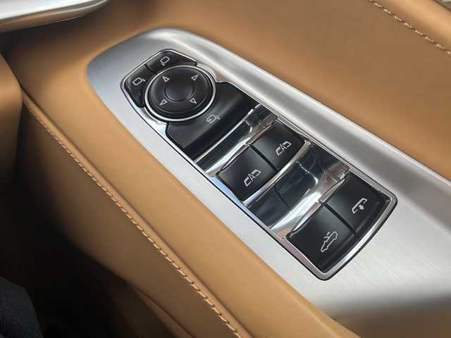 シボレー シボレー コルベット コンバーチブル 鳥取県 2022(令4)年 0.3万km パールⅡ 法人ワンオーナー/ヤナセディーラー車/７０th記念モデル/スマートキーx2個/記録簿R7/11R6/12R5/12/リトラクタブルハードトップ/BOSE14スピーカーサウンド/コンペディションタンレザーシート/アルカンターラインテリアトリムルーフ/フロントリフター/ブレンボレッドキャリパー/5スポーク鍛造AW（F19R20)/パイロットスポーツ４S/カーボンフラッシュリアスポイラー・ミラー/クウォッドエキゾースト（バルブ切替）/カラーヘッドアップディスプレイ/12インチディスプレイナビ/フルセグ・Bluetooth/フロント・リアカメラ/ワイヤレス充電/シートヒーターベンチレーション/8ウェイパワーシート/ステアリングヒーター/社外GPSレーダー/社外360ドライブレコーダー/プリクラッシュセーフティ/ブラインドスポット/レーンデパーチャー/リアソナー/オートハイビーム/LEDヘッドライト/ETCユニット/保証書・取説