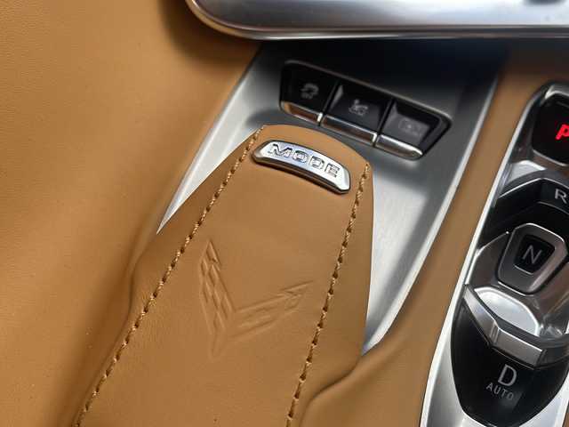 シボレー シボレー コルベット コンバーチブル 鳥取県 2022(令4)年 0.3万km パールⅡ 法人ワンオーナー/ヤナセディーラー車/７０th記念モデル/スマートキーx2個/記録簿R7/11R6/12R5/12/リトラクタブルハードトップ/BOSE14スピーカーサウンド/コンペディションタンレザーシート/アルカンターラインテリアトリムルーフ/フロントリフター/ブレンボレッドキャリパー/5スポーク鍛造AW（F19R20)/パイロットスポーツ４S/カーボンフラッシュリアスポイラー・ミラー/クウォッドエキゾースト（バルブ切替）/カラーヘッドアップディスプレイ/12インチディスプレイナビ/フルセグ・Bluetooth/フロント・リアカメラ/ワイヤレス充電/シートヒーターベンチレーション/8ウェイパワーシート/ステアリングヒーター/社外GPSレーダー/社外360ドライブレコーダー/プリクラッシュセーフティ/ブラインドスポット/レーンデパーチャー/リアソナー/オートハイビーム/LEDヘッドライト/ETCユニット/保証書・取説