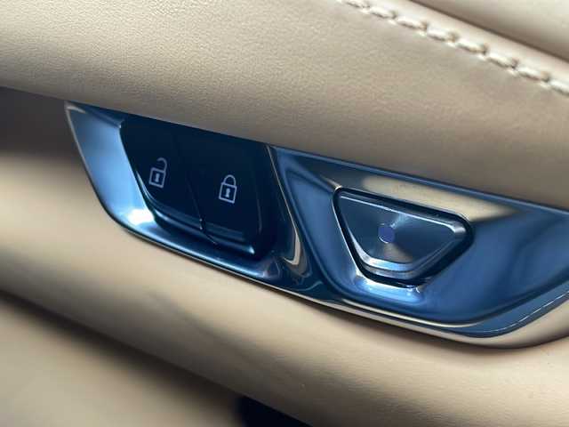 シボレー シボレー コルベット コンバーチブル 鳥取県 2022(令4)年 0.3万km パールⅡ 法人ワンオーナー/ヤナセディーラー車/７０th記念モデル/スマートキーx2個/記録簿R7/11R6/12R5/12/リトラクタブルハードトップ/BOSE14スピーカーサウンド/コンペディションタンレザーシート/アルカンターラインテリアトリムルーフ/フロントリフター/ブレンボレッドキャリパー/5スポーク鍛造AW（F19R20)/パイロットスポーツ４S/カーボンフラッシュリアスポイラー・ミラー/クウォッドエキゾースト（バルブ切替）/カラーヘッドアップディスプレイ/12インチディスプレイナビ/フルセグ・Bluetooth/フロント・リアカメラ/ワイヤレス充電/シートヒーターベンチレーション/8ウェイパワーシート/ステアリングヒーター/社外GPSレーダー/社外360ドライブレコーダー/プリクラッシュセーフティ/ブラインドスポット/レーンデパーチャー/リアソナー/オートハイビーム/LEDヘッドライト/ETCユニット/保証書・取説