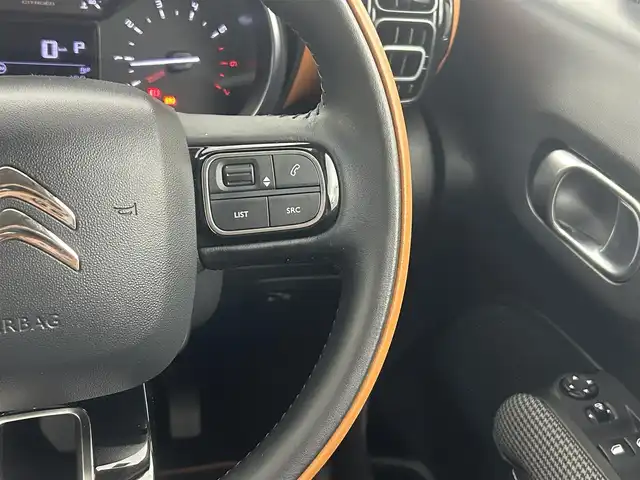 シトロエン シトロエン Ｃ３ エアクロス キュイール 熊本県 2021(令3)年 3.3万km サーブル ワンオーナー　/禁煙車　/純正ディスプレイオーディオ（ＡｐｐｌＣａｒＰｌａｙ・ＡｎｄｒｏｉｄＡｕｔｏ・ＢＴ・ＵＳＢ）/バックカメラ/社外前後ドライブレコーダー　/ＥＴＣ　/前後クリアランスソナー　/クルーズコントロール/衝突軽減ブレーキ/レーンキープアシスト/ブラインドスポットモニター/横滑り防止/ハーフレザーシート/社外フロアマット/純正16インチAW/オートライト/LEDヘッドライト/フォグライト/スマートキー/プッシュスタート/スペアキー1本/保証書/取扱説明書