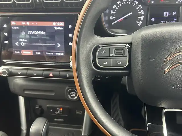 シトロエン シトロエン Ｃ３ エアクロス キュイール 熊本県 2021(令3)年 3.3万km サーブル ワンオーナー　/禁煙車　/純正ディスプレイオーディオ（ＡｐｐｌＣａｒＰｌａｙ・ＡｎｄｒｏｉｄＡｕｔｏ・ＢＴ・ＵＳＢ）/バックカメラ/社外前後ドライブレコーダー　/ＥＴＣ　/前後クリアランスソナー　/クルーズコントロール/衝突軽減ブレーキ/レーンキープアシスト/ブラインドスポットモニター/横滑り防止/ハーフレザーシート/社外フロアマット/純正16インチAW/オートライト/LEDヘッドライト/フォグライト/スマートキー/プッシュスタート/スペアキー1本/保証書/取扱説明書