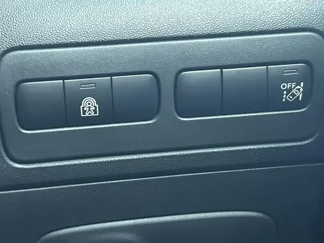 シトロエン シトロエン Ｃ３ エアクロス キュイール 熊本県 2021(令3)年 3.3万km サーブル ワンオーナー　/禁煙車　/純正ディスプレイオーディオ（ＡｐｐｌＣａｒＰｌａｙ・ＡｎｄｒｏｉｄＡｕｔｏ・ＢＴ・ＵＳＢ）/バックカメラ/社外前後ドライブレコーダー　/ＥＴＣ　/前後クリアランスソナー　/クルーズコントロール/衝突軽減ブレーキ/レーンキープアシスト/ブラインドスポットモニター/横滑り防止/ハーフレザーシート/社外フロアマット/純正16インチAW/オートライト/LEDヘッドライト/フォグライト/スマートキー/プッシュスタート/スペアキー1本/保証書/取扱説明書