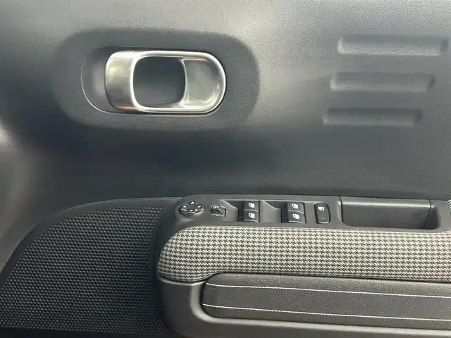 シトロエン シトロエン Ｃ３ エアクロス キュイール 熊本県 2021(令3)年 3.3万km サーブル ワンオーナー　/禁煙車　/純正ディスプレイオーディオ（ＡｐｐｌＣａｒＰｌａｙ・ＡｎｄｒｏｉｄＡｕｔｏ・ＢＴ・ＵＳＢ）/バックカメラ/社外前後ドライブレコーダー　/ＥＴＣ　/前後クリアランスソナー　/クルーズコントロール/衝突軽減ブレーキ/レーンキープアシスト/ブラインドスポットモニター/横滑り防止/ハーフレザーシート/社外フロアマット/純正16インチAW/オートライト/LEDヘッドライト/フォグライト/スマートキー/プッシュスタート/スペアキー1本/保証書/取扱説明書