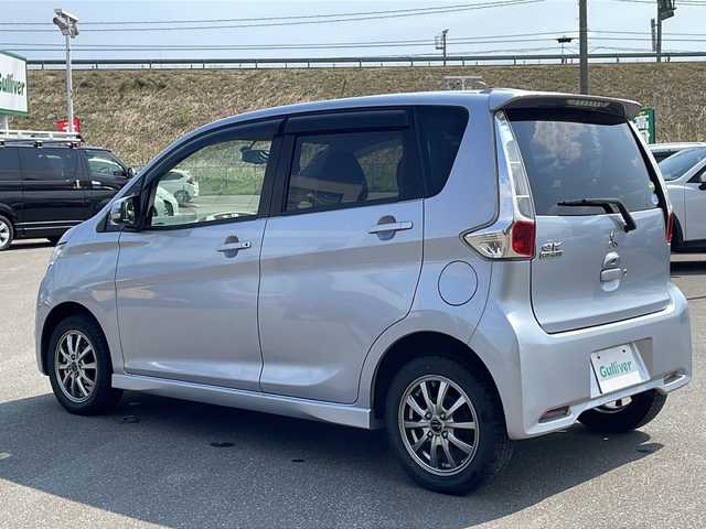 三菱 ｅＫカスタム G 青森県 2015(平27)年 5.6万km クールシルバーメタリック ・４WD/・純正フルセグナビTV/・AM/FM/Bluetooth/CD/DVD/・純正エンジンスターター/・純正フロアマット/・D席シートヒーター/・バックカメラ/・アイドリングストップ/・純正ドアバイザー/・スペアキー/・バニティミラー/・プッシュスタート/・純正AWスタットレスアルミセット積み込み14インチ/・保証書/・取扱説明書