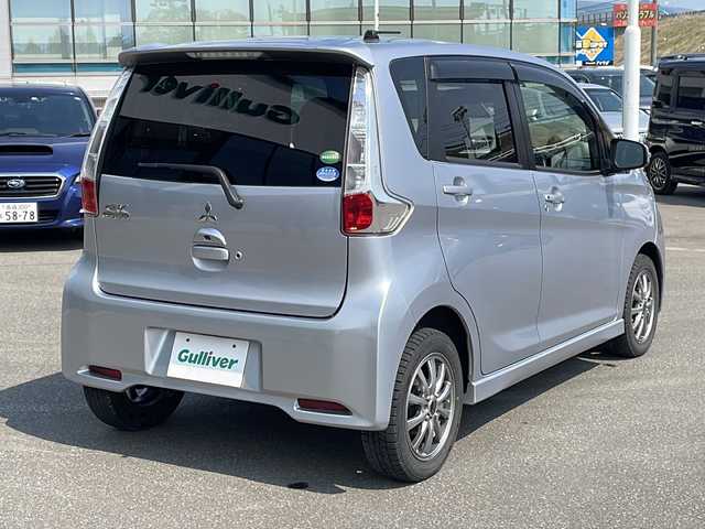 三菱 ｅＫカスタム G 青森県 2015(平27)年 5.6万km クールシルバーメタリック ・４WD/・純正フルセグナビTV/・AM/FM/Bluetooth/CD/DVD/・純正エンジンスターター/・純正フロアマット/・D席シートヒーター/・バックカメラ/・アイドリングストップ/・純正ドアバイザー/・スペアキー/・バニティミラー/・プッシュスタート/・純正AWスタットレスアルミセット積み込み14インチ/・保証書/・取扱説明書
