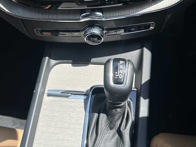 ボルボ ＸＣ６０ D4 AWD インスクリプション 岐阜県 2018(平30)年 5.9万km クリスタルホワイトP キャメルレザーシート/純正メーカーナビ(フルセグ、CD、BT、　　　　　　　　AppleCarPlay)/360度カメラ(バック、サイド、フロント)/前後ドラレコ/ルーフレール/パワーリアゲート/ETC/衝突被害軽減システム/レーダークルコン/レーンキープアシスト/ブラインドサポートモニター/ヘッドアップディスプレイ/クリアランスソナー/パワーシート(D/N)/シートヒーター(全席)/ベンチレーション(D/N)/LEDヘッドライト/オートハイビーム/オートライト/オートホールド/電動パーキングブレーキ/ISOFIX