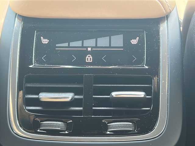 ボルボ ＸＣ６０ D4 AWD インスクリプション 岐阜県 2018(平30)年 5.9万km クリスタルホワイトP キャメルレザーシート/純正メーカーナビ(フルセグ、CD、BT、　　　　　　　　AppleCarPlay)/360度カメラ(バック、サイド、フロント)/前後ドラレコ/ルーフレール/パワーリアゲート/ETC/衝突被害軽減システム/レーダークルコン/レーンキープアシスト/ブラインドサポートモニター/ヘッドアップディスプレイ/クリアランスソナー/パワーシート(D/N)/シートヒーター(全席)/ベンチレーション(D/N)/LEDヘッドライト/オートハイビーム/オートライト/オートホールド/電動パーキングブレーキ/ISOFIX