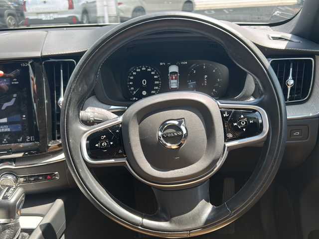 ボルボ ＸＣ６０ D4 AWD インスクリプション 岐阜県 2018(平30)年 5.9万km クリスタルホワイトP キャメルレザーシート/純正メーカーナビ(フルセグ、CD、BT、　　　　　　　　AppleCarPlay)/360度カメラ(バック、サイド、フロント)/前後ドラレコ/ルーフレール/パワーリアゲート/ETC/衝突被害軽減システム/レーダークルコン/レーンキープアシスト/ブラインドサポートモニター/ヘッドアップディスプレイ/クリアランスソナー/パワーシート(D/N)/シートヒーター(全席)/ベンチレーション(D/N)/LEDヘッドライト/オートハイビーム/オートライト/オートホールド/電動パーキングブレーキ/ISOFIX