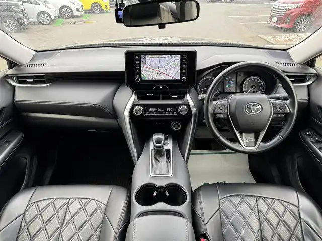 トヨタ ハリアー S 千葉県 2021(令3)年 3.4万km プレシャスブラックパール トヨタセーフティセンス/・プリクラッシュセーフティ/・レーンディパーチャーアラート/・レーダークルーズコントロール/・オートマチックハイビーム/純正ナビ/バックカメラ/AM/FM/BT/フルセグTV/前方ドライブレコーダー/ビルトインETC/革巻きステアリング/前後コーナーセンサー/ブレーキホールド/純正フロアマット/純正ドアバイザー/純正LEDヘッドライト/純正19インチAW/スマートキー/スペアキー1本/保証書・取説/R4・5・6記録簿