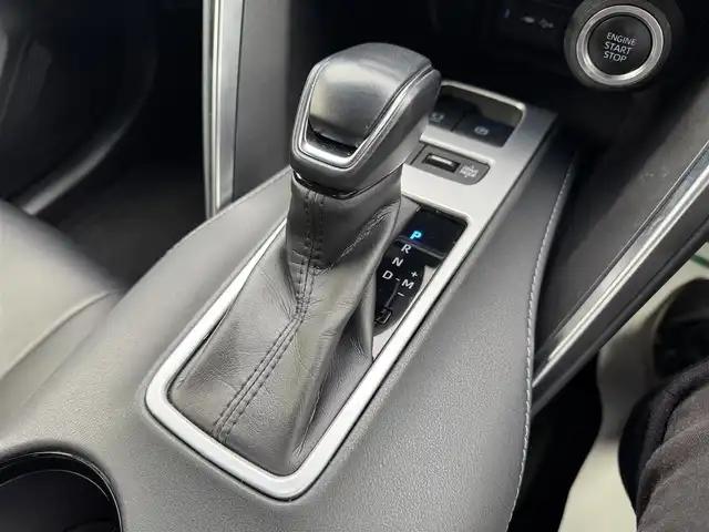 トヨタ ハリアー S 千葉県 2021(令3)年 3.4万km プレシャスブラックパール トヨタセーフティセンス/・プリクラッシュセーフティ/・レーンディパーチャーアラート/・レーダークルーズコントロール/・オートマチックハイビーム/純正ナビ/バックカメラ/AM/FM/BT/フルセグTV/前方ドライブレコーダー/ビルトインETC/革巻きステアリング/前後コーナーセンサー/ブレーキホールド/純正フロアマット/純正ドアバイザー/純正LEDヘッドライト/純正19インチAW/スマートキー/スペアキー1本/保証書・取説/R4・5・6記録簿