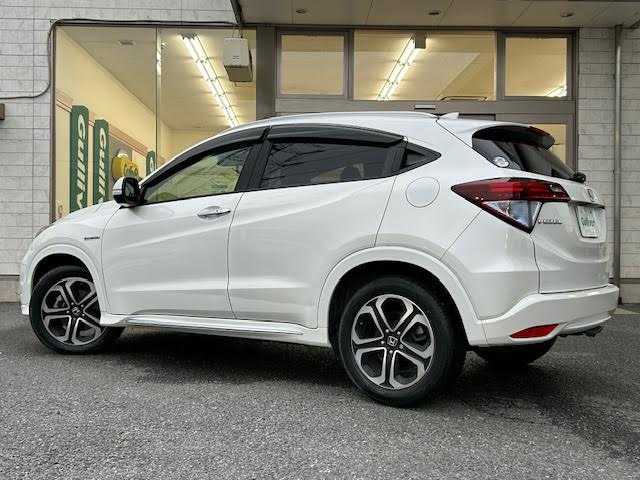 ホンダ ヴェゼル ハイブリッド Z ホンダセンシング 埼玉県 2017(平29)年 4.8万km ホワイトオーキッドパール 純正8インチナビ/【CD/DVD/フルセグ/Bluetooth】/衝突軽減ブレーキ/レーダークルーズコントロール/バックカメラ/ETC/シートヒーター/横滑り防止装置/アイドリングストップ/ハーフレザーシート/スペアキー