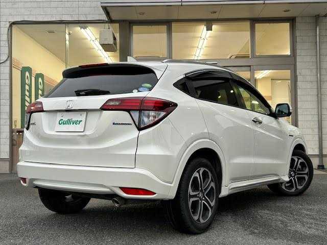 ホンダ ヴェゼル ハイブリッド Z ホンダセンシング 埼玉県 2017(平29)年 4.8万km ホワイトオーキッドパール 純正8インチナビ/【CD/DVD/フルセグ/Bluetooth】/衝突軽減ブレーキ/レーダークルーズコントロール/バックカメラ/ETC/シートヒーター/横滑り防止装置/アイドリングストップ/ハーフレザーシート/スペアキー