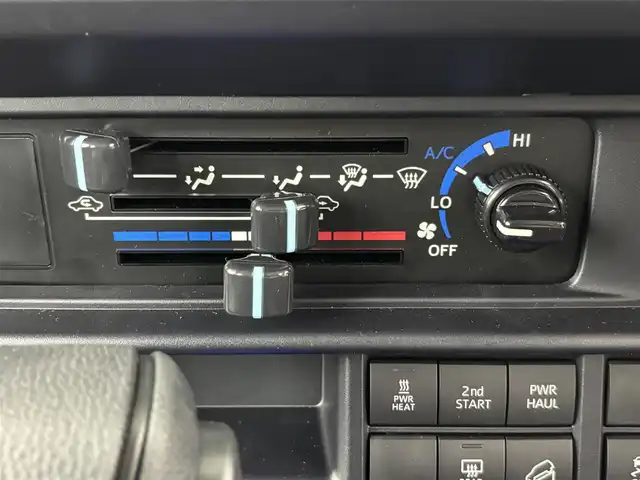 トヨタ ランドクルーザー AX 埼玉県 2024(令6)年 0.1万km アティチュードブラックマイカ 純正メモリーナビ/バックカメラ/前後ドライブレコーダー/フルセグ/bluetooth/純正フロアマット/スペアキー