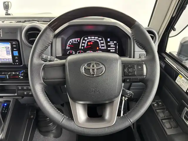 トヨタ ランドクルーザー AX 埼玉県 2024(令6)年 0.1万km アティチュードブラックマイカ 純正メモリーナビ/バックカメラ/前後ドライブレコーダー/フルセグ/bluetooth/純正フロアマット/スペアキー