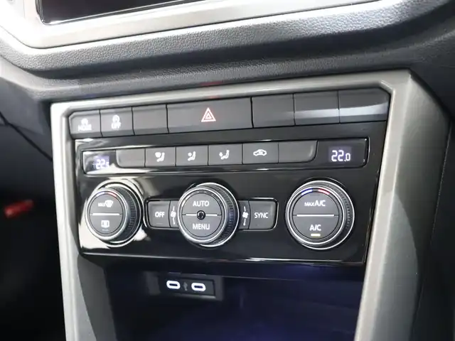 フォルクスワーゲン ＶＷ Ｔ－ロック TDI スタイル デザインPKG 静岡県 2021(令3)年 4.3万km ピュアホワイト 衝突軽減ブレーキ　/ＡＣＣ　/Ｃａｒ Ｐｌａｙ　/純正ナビ　/バックカメラ　/ＢＳＭ　/ＬＫＡ　/パドルシフト　/ＥＴＣ　/純正１７ＡＷ　/アイドリングストップ　/ＬＥＤヘッドライト/スマートキー　/スペアキー１本　/ルーフレール