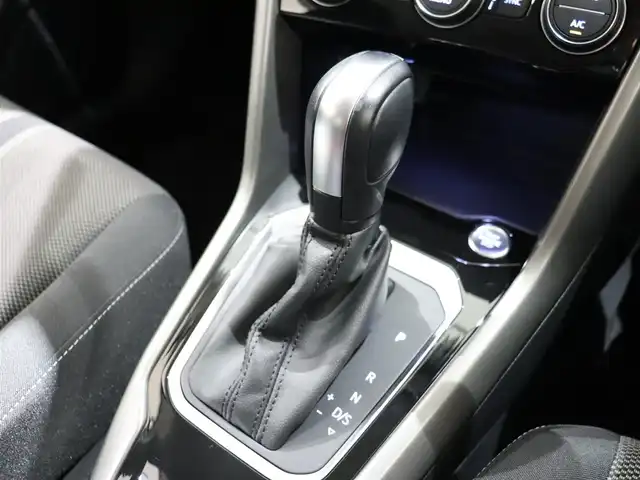 フォルクスワーゲン ＶＷ Ｔ－ロック TDI スタイル デザインPKG 静岡県 2021(令3)年 4.3万km ピュアホワイト 衝突軽減ブレーキ　/ＡＣＣ　/Ｃａｒ Ｐｌａｙ　/純正ナビ　/バックカメラ　/ＢＳＭ　/ＬＫＡ　/パドルシフト　/ＥＴＣ　/純正１７ＡＷ　/アイドリングストップ　/ＬＥＤヘッドライト/スマートキー　/スペアキー１本　/ルーフレール