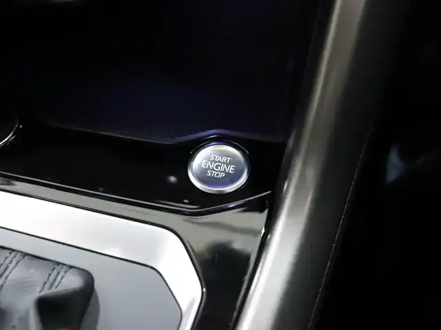 フォルクスワーゲン ＶＷ Ｔ－ロック TDI スタイル デザインPKG 静岡県 2021(令3)年 4.3万km ピュアホワイト 衝突軽減ブレーキ　/ＡＣＣ　/Ｃａｒ Ｐｌａｙ　/純正ナビ　/バックカメラ　/ＢＳＭ　/ＬＫＡ　/パドルシフト　/ＥＴＣ　/純正１７ＡＷ　/アイドリングストップ　/ＬＥＤヘッドライト/スマートキー　/スペアキー１本　/ルーフレール