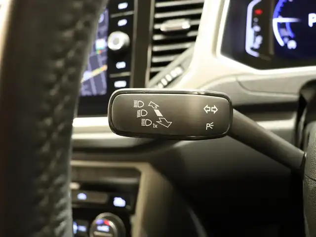 フォルクスワーゲン ＶＷ Ｔ－ロック TDI スタイル デザインPKG 静岡県 2021(令3)年 4.3万km ピュアホワイト 衝突軽減ブレーキ　/ＡＣＣ　/Ｃａｒ Ｐｌａｙ　/純正ナビ　/バックカメラ　/ＢＳＭ　/ＬＫＡ　/パドルシフト　/ＥＴＣ　/純正１７ＡＷ　/アイドリングストップ　/ＬＥＤヘッドライト/スマートキー　/スペアキー１本　/ルーフレール