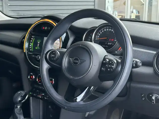 ＭＩＮＩ ミニ クーパー D 茨城県 2020(令2)年 3.5万km チリ・レッド 中期型 /ドライビングアシスト /ナビ /Bカメラ /BT /PDC /パークアシスト/LED /UJテールランプ /コンフォートアクセス /ルーフ＆ドアミラーカバーホワイト /ETC /純正15インチアルミホイール /前後ドラレコ /禁煙車