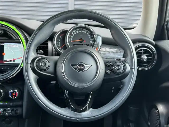 ＭＩＮＩ ミニ クーパー D 茨城県 2020(令2)年 3.5万km チリ・レッド 中期型 /ドライビングアシスト /ナビ /Bカメラ /BT /PDC /パークアシスト/LED /UJテールランプ /コンフォートアクセス /ルーフ＆ドアミラーカバーホワイト /ETC /純正15インチアルミホイール /前後ドラレコ /禁煙車