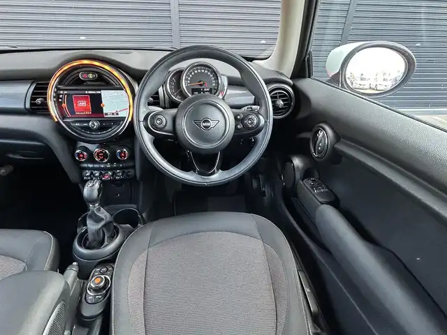 ＭＩＮＩ ミニ クーパー D 茨城県 2020(令2)年 3.5万km チリ・レッド 中期型 /ドライビングアシスト /ナビ /Bカメラ /BT /PDC /パークアシスト/LED /UJテールランプ /コンフォートアクセス /ルーフ＆ドアミラーカバーホワイト /ETC /純正15インチアルミホイール /前後ドラレコ /禁煙車