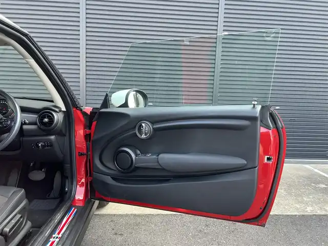 ＭＩＮＩ ミニ クーパー D 茨城県 2020(令2)年 3.5万km チリ・レッド 中期型 /ドライビングアシスト /ナビ /Bカメラ /BT /PDC /パークアシスト/LED /UJテールランプ /コンフォートアクセス /ルーフ＆ドアミラーカバーホワイト /ETC /純正15インチアルミホイール /前後ドラレコ /禁煙車