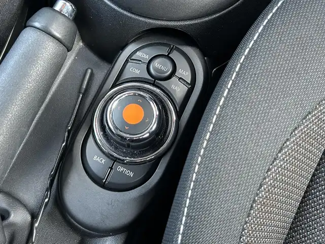 ＭＩＮＩ ミニ クーパー D 茨城県 2020(令2)年 3.5万km チリ・レッド 中期型 /ドライビングアシスト /ナビ /Bカメラ /BT /PDC /パークアシスト/LED /UJテールランプ /コンフォートアクセス /ルーフ＆ドアミラーカバーホワイト /ETC /純正15インチアルミホイール /前後ドラレコ /禁煙車