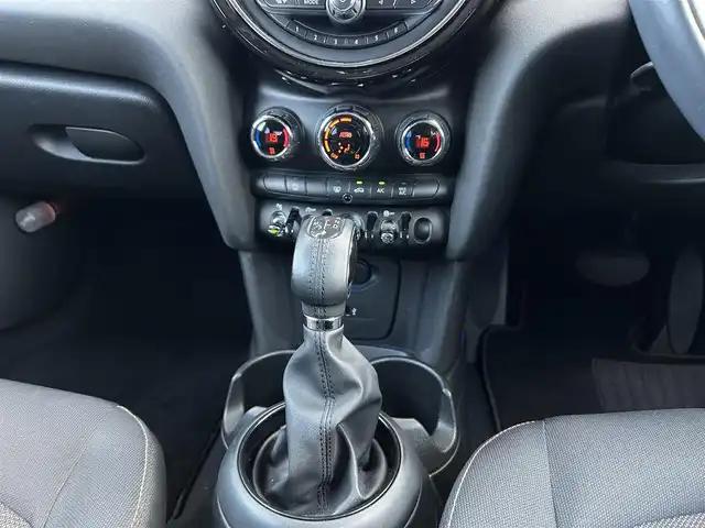 ＭＩＮＩ ミニ クーパー D 茨城県 2020(令2)年 3.5万km チリ・レッド 中期型 /ドライビングアシスト /ナビ /Bカメラ /BT /PDC /パークアシスト/LED /UJテールランプ /コンフォートアクセス /ルーフ＆ドアミラーカバーホワイト /ETC /純正15インチアルミホイール /前後ドラレコ /禁煙車
