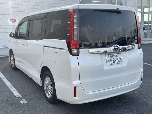 トヨタ ノア G 岡山県 2014(平26)年 14.6万km ホワイトパールクリスタルシャイン (株)IDOMが運営する【じしゃロン岡山店】の自社ローン専用車両です。こちらは現金またはオートローンご利用時の価格です。 自社ローンご希望の方は別途その旨お申し付け下さい/＊ナビ（CD/DVD/BT）/＊フルセグTV/＊バックカメラ/＊両側パわスラ/＊ETC/＊クルコン/＊ドラレコ/＊AW/＊プッシュスタート