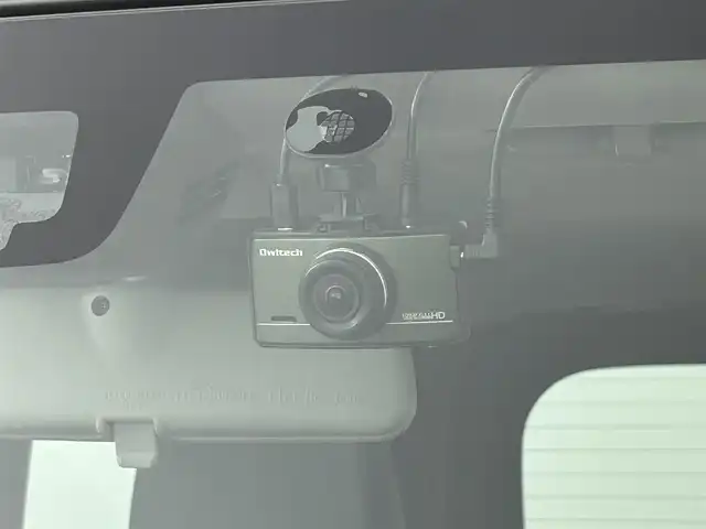 スズキ ジムニー シエラ JC 道央・札幌 2021(令3)年 0.8万km ジャングルグリーン ・パートタイム４WD（高低二段切替式）/・カロッツェリア８V型メモリーナビ/　CD/DVD/SD/BT/フルセグTV/・ステアリングスイッチ/・バックカメラ/・ドライブレコーダー前後/・ビルトインETC/・BATTLEZリフトアップセット(35~40mm)/・BATTLEZリヤラテラルロッド/・RAYS TEAM DAYTONA製１６インチAW/・オープンカントリーM/Tタイヤ（ホワイトレター）/・積込 社外１６インチAW＆冬タイヤ（225/70R16 残9分山）/・MBRO製LEDサンダーテールランプキット（シーケンシャル）/・SHOWA GARAGE製/　LEDフロントウィンカーランプ TYPE2 スモーク/　LEDサイドマーカー TYPE1 スモーク/インナーブラック/・純正革調シートカバー/・純正フロアマット/・デュアルカメラブレーキサポート/　衝突軽減ブレーキ/　レーンキープアシスト/　レーダークルーズコントロール/・横滑り防止装置/・ABS/・ダウンヒルアシストコントロール/・オートマチックハイビーム/・オートライト/・LEDヘッドライト/・フォグランプ/・ヘッドランプウォッシャー/・ドアミラーウィンカー/・D+N席シートヒーター/・プッシュスタート/・スマートキー/・スペアキー/・取/保