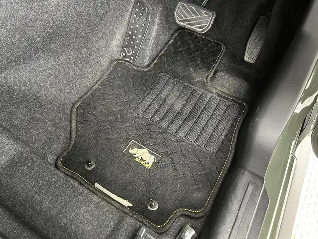 スズキ ジムニー シエラ JC 道央・札幌 2021(令3)年 0.8万km ジャングルグリーン ・パートタイム４WD（高低二段切替式）/・カロッツェリア８V型メモリーナビ/　CD/DVD/SD/BT/フルセグTV/・ステアリングスイッチ/・バックカメラ/・ドライブレコーダー前後/・ビルトインETC/・BATTLEZリフトアップセット(35~40mm)/・BATTLEZリヤラテラルロッド/・RAYS TEAM DAYTONA製１６インチAW/・オープンカントリーM/Tタイヤ（ホワイトレター）/・積込 社外１６インチAW＆冬タイヤ（225/70R16 残9分山）/・MBRO製LEDサンダーテールランプキット（シーケンシャル）/・SHOWA GARAGE製/　LEDフロントウィンカーランプ TYPE2 スモーク/　LEDサイドマーカー TYPE1 スモーク/インナーブラック/・純正革調シートカバー/・純正フロアマット/・デュアルカメラブレーキサポート/　衝突軽減ブレーキ/　レーンキープアシスト/　レーダークルーズコントロール/・横滑り防止装置/・ABS/・ダウンヒルアシストコントロール/・オートマチックハイビーム/・オートライト/・LEDヘッドライト/・フォグランプ/・ヘッドランプウォッシャー/・ドアミラーウィンカー/・D+N席シートヒーター/・プッシュスタート/・スマートキー/・スペアキー/・取/保