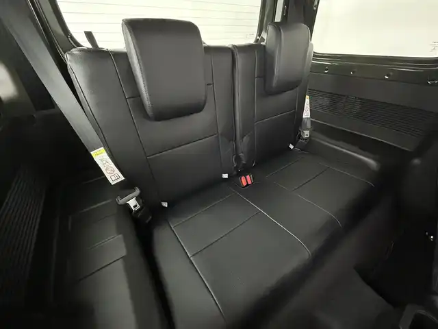 スズキ ジムニー シエラ JC 道央・札幌 2021(令3)年 0.8万km ジャングルグリーン ・パートタイム４WD（高低二段切替式）/・カロッツェリア８V型メモリーナビ/　CD/DVD/SD/BT/フルセグTV/・ステアリングスイッチ/・バックカメラ/・ドライブレコーダー前後/・ビルトインETC/・BATTLEZリフトアップセット(35~40mm)/・BATTLEZリヤラテラルロッド/・RAYS TEAM DAYTONA製１６インチAW/・オープンカントリーM/Tタイヤ（ホワイトレター）/・積込 社外１６インチAW＆冬タイヤ（225/70R16 残9分山）/・MBRO製LEDサンダーテールランプキット（シーケンシャル）/・SHOWA GARAGE製/　LEDフロントウィンカーランプ TYPE2 スモーク/　LEDサイドマーカー TYPE1 スモーク/インナーブラック/・純正革調シートカバー/・純正フロアマット/・デュアルカメラブレーキサポート/　衝突軽減ブレーキ/　レーンキープアシスト/　レーダークルーズコントロール/・横滑り防止装置/・ABS/・ダウンヒルアシストコントロール/・オートマチックハイビーム/・オートライト/・LEDヘッドライト/・フォグランプ/・ヘッドランプウォッシャー/・ドアミラーウィンカー/・D+N席シートヒーター/・プッシュスタート/・スマートキー/・スペアキー/・取/保