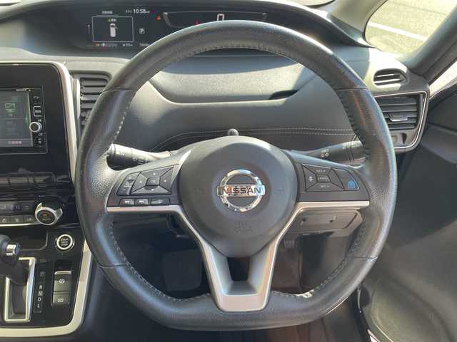 日産 セレナ ハイウェイスター 愛知県 2017(平29)年 7.4万km ダイヤモンドブラック プロパイロット/純正ナビ/フリップダウンモニター/両側パワースライドドア/レーダークルーズコントロール/バックカメラ/純正アルミホイール/衝突軽減システム/フルセグ/CD DVD/Bluetooth/ステアリングスイッチ/スマートキー/プッシュスタート