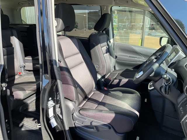 日産 セレナ ハイウェイスター 愛知県 2017(平29)年 7.4万km ダイヤモンドブラック プロパイロット/純正ナビ/フリップダウンモニター/両側パワースライドドア/レーダークルーズコントロール/バックカメラ/純正アルミホイール/衝突軽減システム/フルセグ/CD DVD/Bluetooth/ステアリングスイッチ/スマートキー/プッシュスタート