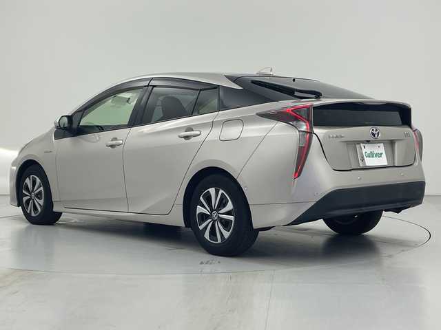 トヨタ プリウス Sセーフティプラス 愛知県 2016(平28)年 4.8万km スティールブロンドM 純正ナビ/・Bluetooth/・フルセグ/・DVD/CD/バックカメラ/追従クルコン/ビルドインETC2.0/衝突軽減/コーナーセンサー/レーンキープ/オートハイビーム/オートライト/LEDヘッドライト