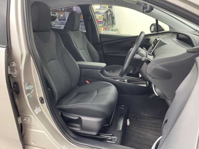 トヨタ プリウス Sセーフティプラス 愛知県 2016(平28)年 4.8万km スティールブロンドM 純正ナビ/・Bluetooth/・フルセグ/・DVD/CD/バックカメラ/追従クルコン/ビルドインETC2.0/衝突軽減/コーナーセンサー/レーンキープ/オートハイビーム/オートライト/LEDヘッドライト