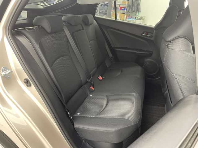 トヨタ プリウス Sセーフティプラス 愛知県 2016(平28)年 4.8万km スティールブロンドM 純正ナビ/・Bluetooth/・フルセグ/・DVD/CD/バックカメラ/追従クルコン/ビルドインETC2.0/衝突軽減/コーナーセンサー/レーンキープ/オートハイビーム/オートライト/LEDヘッドライト