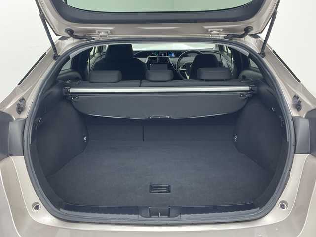 トヨタ プリウス Sセーフティプラス 愛知県 2016(平28)年 4.8万km スティールブロンドM 純正ナビ/・Bluetooth/・フルセグ/・DVD/CD/バックカメラ/追従クルコン/ビルドインETC2.0/衝突軽減/コーナーセンサー/レーンキープ/オートハイビーム/オートライト/LEDヘッドライト