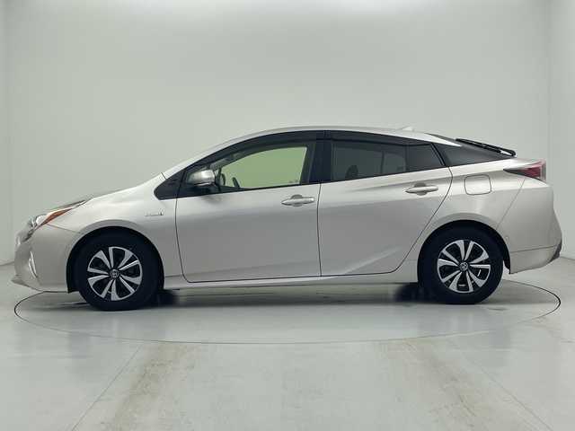 トヨタ プリウス Sセーフティプラス 愛知県 2016(平28)年 4.8万km スティールブロンドM 純正ナビ/・Bluetooth/・フルセグ/・DVD/CD/バックカメラ/追従クルコン/ビルドインETC2.0/衝突軽減/コーナーセンサー/レーンキープ/オートハイビーム/オートライト/LEDヘッドライト