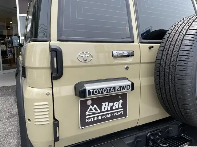 トヨタ ランドクルーザー AX 福島県 2024(令6)年 0.9万km ベージュ 社外ディスプレイオーディオ/BT.USB.CarPlay.Androidauto/黒合皮ハーフレザーシート/トヨタセーフティセンス/ドライブレコーダー/ETC/マッドガード/牽引フック/LEDオートライト/フォグランプ/ダウンヒルアシスト/フロントフォグランプ/純正アルミホイール