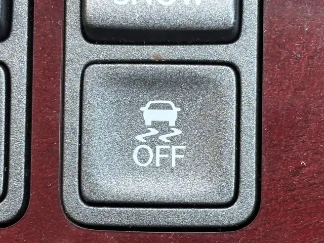 レクサス ＬＳ 460 東京都 2006(平18)年 9.9万km シルバー VDIM（VSC/TRC/ABS/アクティブステアリング統合制御）/ドア/トランクイージークローザー/HIDヘッドランプ/インテリジェントAFS/メッキドアモール/マフラーカッター一体型リアバンパー/オプティトロンメーター（自発光式アナログメーター）/TFTマルチインフォメーションディスプレイ/革巻きステアリングホイール/SRSエアバック （運転席/助手席/ニー/カーテン/前席サイド）/プラズマクラスター付運転席/助手席独立温度調整オートエアコン/パワーシート（運転席/助手席）ポジションメモリー（運転席）/アームレスト（後席中央）/ファブリックシート/電動サンシェード（リアウィンドウ）/G-Link/Gセキュリティ/イモビライザー/スマートエントリー/スタートシステム/HDDナビ/プレミアムサウンド（アナログTV/CD/MD/10スピーカー）/バックガイドモニター/ETC/ドライブレコーダー