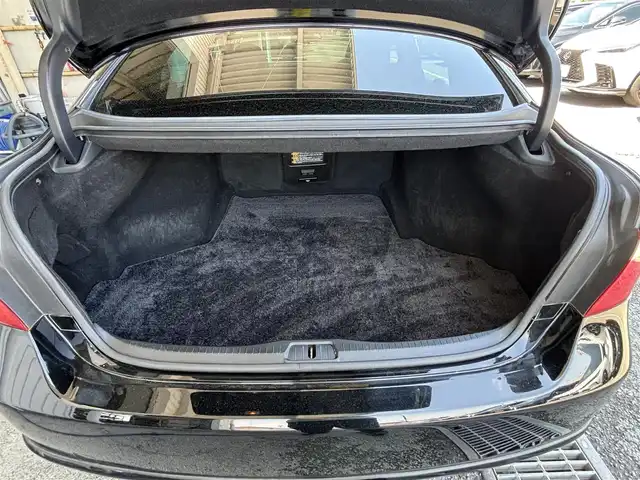 レクサス ＬＳ 460 東京都 2006(平18)年 9.9万km シルバー VDIM（VSC/TRC/ABS/アクティブステアリング統合制御）/ドア/トランクイージークローザー/HIDヘッドランプ/インテリジェントAFS/メッキドアモール/マフラーカッター一体型リアバンパー/オプティトロンメーター（自発光式アナログメーター）/TFTマルチインフォメーションディスプレイ/革巻きステアリングホイール/SRSエアバック （運転席/助手席/ニー/カーテン/前席サイド）/プラズマクラスター付運転席/助手席独立温度調整オートエアコン/パワーシート（運転席/助手席）ポジションメモリー（運転席）/アームレスト（後席中央）/ファブリックシート/電動サンシェード（リアウィンドウ）/G-Link/Gセキュリティ/イモビライザー/スマートエントリー/スタートシステム/HDDナビ/プレミアムサウンド（アナログTV/CD/MD/10スピーカー）/バックガイドモニター/ETC/ドライブレコーダー