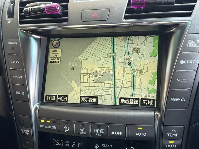 レクサス ＬＳ 460 東京都 2006(平18)年 9.9万km シルバー VDIM（VSC/TRC/ABS/アクティブステアリング統合制御）/ドア/トランクイージークローザー/HIDヘッドランプ/インテリジェントAFS/メッキドアモール/マフラーカッター一体型リアバンパー/オプティトロンメーター（自発光式アナログメーター）/TFTマルチインフォメーションディスプレイ/革巻きステアリングホイール/SRSエアバック （運転席/助手席/ニー/カーテン/前席サイド）/プラズマクラスター付運転席/助手席独立温度調整オートエアコン/パワーシート（運転席/助手席）ポジションメモリー（運転席）/アームレスト（後席中央）/ファブリックシート/電動サンシェード（リアウィンドウ）/G-Link/Gセキュリティ/イモビライザー/スマートエントリー/スタートシステム/HDDナビ/プレミアムサウンド（アナログTV/CD/MD/10スピーカー）/バックガイドモニター/ETC/ドライブレコーダー